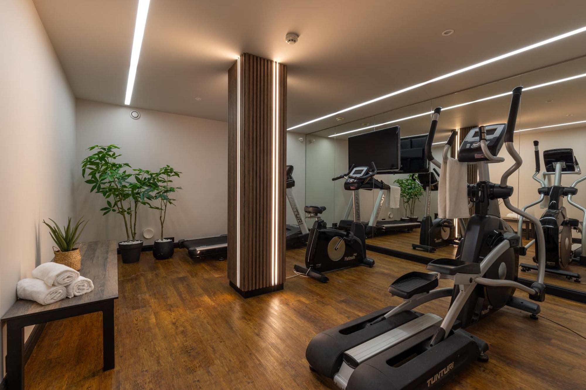 Mondi Hotel אקסמס מראה חיצוני תמונה